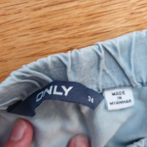 Only light denim tie-sleeve off-the-shoulder top - Picture 3 of 4